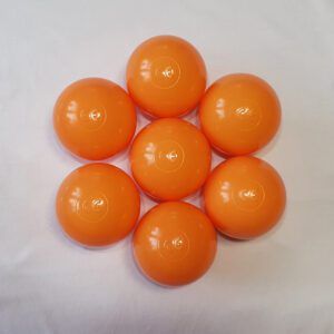 pomarańczowe kulki plastikowe